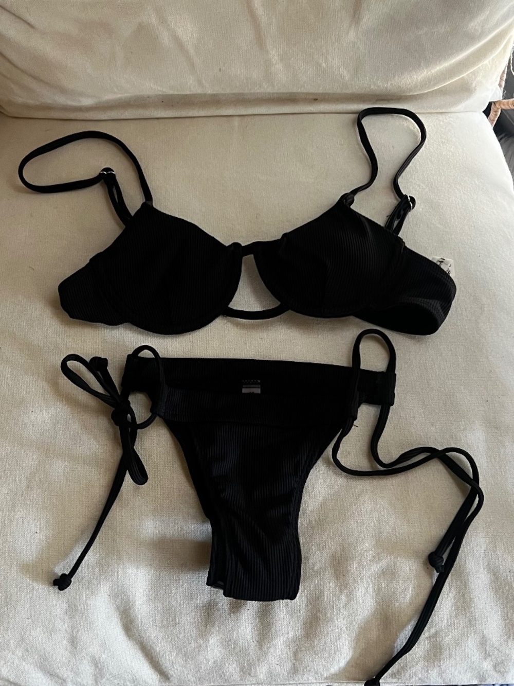 🪞 Brand new NWT Black ribbed underwire push up bra top and high cut bikini